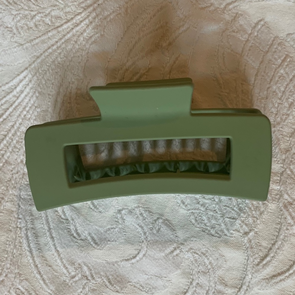 FREE with bundle Jumbo Hair Claw Sage Green for Thick Hair New without Tag